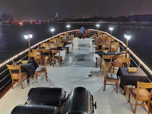 2-Hour Dubai Dhow Dinner Cruise with International Buffet
